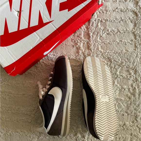 Nike Cortez brown 7.5 - Picture 2 of 2